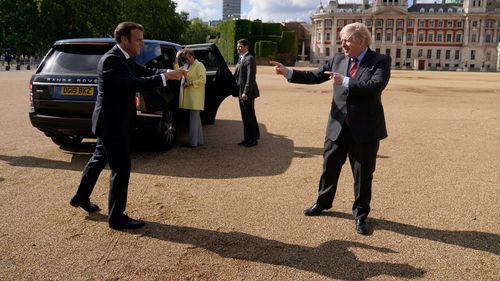 Discuţiile pentru o întâlnire Macron-Johnson ”cât mai curând posibilă” sunt în desfăşurare, potrivit unei surse guvernamentale britanice