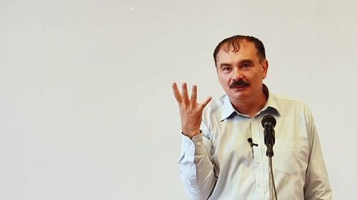 Mircea Miclea: România, din păcate, n-are vocația monumentalului, ci are vocația derizoriului. Avem vocația lui „merge și așa” / Profesorii de la sate trebuie să aibă salarii duble sau triple