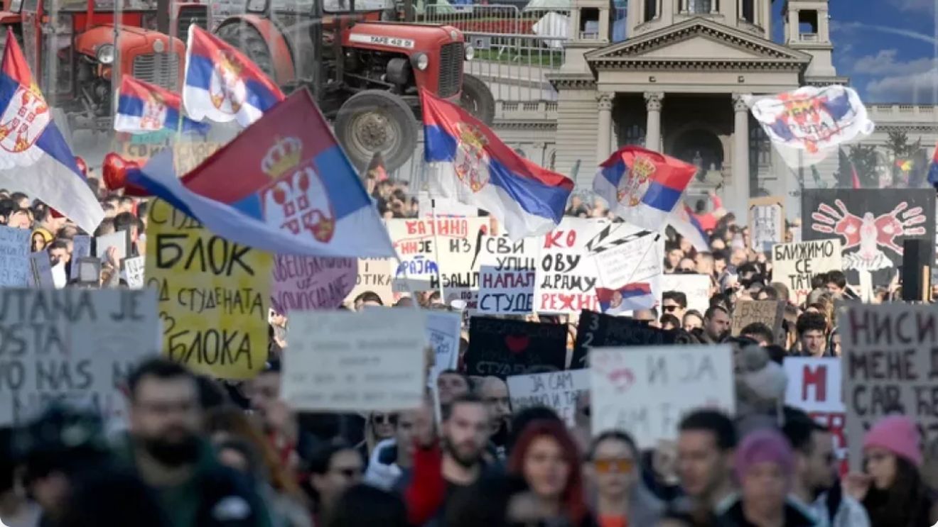 Președintele sârb Vucic susține că acceptă cererile uriașului protest din Belgrad: alegeri și referendum. Din Balcani până în Est bate vântul protestelor