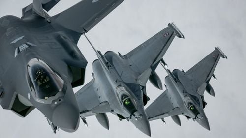 Un singur supravieţuitor şi 14 morţi după ce Statele Unite lovesc încă patru vase suspectate de trafic de droguri în estul Pacificului