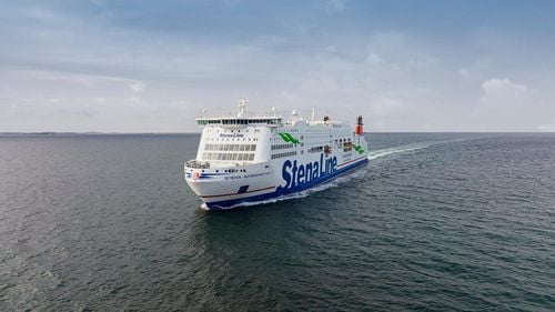 Pericol de poluare pe coasta Suediei, după ce a eșuat un feribot / Motorina s-a scurs pe câţiva kilometri