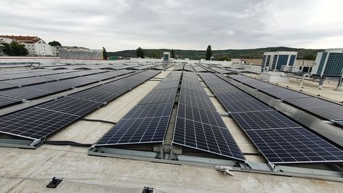 The Financial Times: UE își testează poate cel mai eficient instrument anti-China de până acum / În vizor: două firme care licitează în România pentru a obține contracte legate de un parc de energie solară
