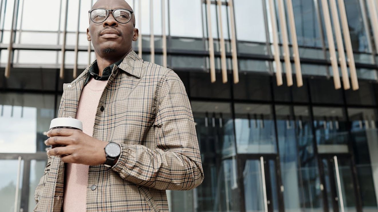 Casa de modă Burberry a anunţat o reorganizare masivă pentru a contracara vânzările în scădere / Brandul de lux a înregistrat cea mai mare creștere zilnică a acțiunilor înregistrată vreodată