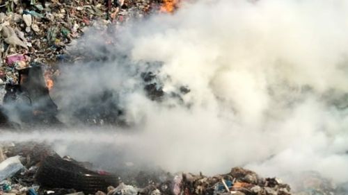 Starea de alertă în judeţul Dâmbovița cauzată de incendiul de la groapa de gunoi Aninoasa a fost prelungită cu încă 30 de zile