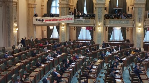 Drulă: Ciolacu blochează de un an proiectul USR de eliminare a pensiilor speciale. Statul cheltuie 35 de milioane de lei pe an, pentru 768 de foști parlamentari / Ciolacu a anunțat că s-au depus amendamentele care vor închide definitiv subiectul pensiilor speciale