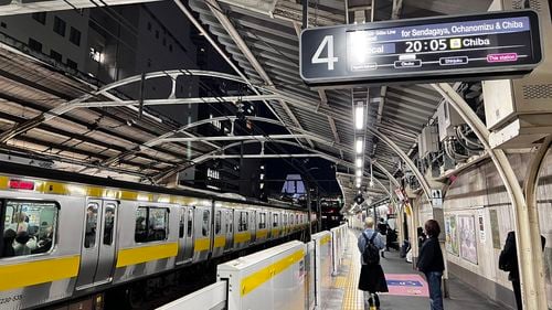 Atac cu cuțitul în metroul din Tokyo, mai multe persoane au fost rănite