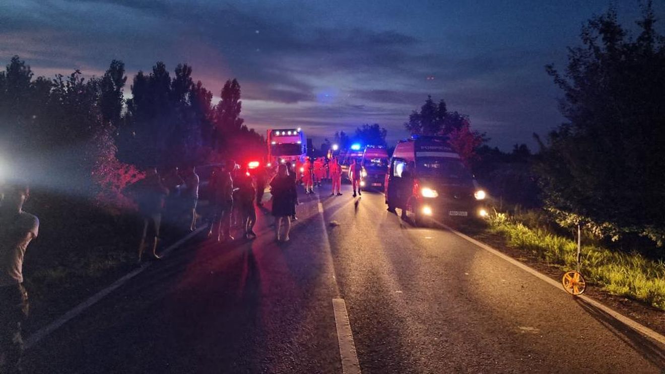 Plan Roşu de Intervenţie în judeţul Tulcea, după un accident în care a fost implicat un autocar cu 20 de persoane şi un TIR