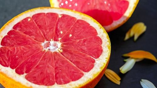Un lot de grapefruit roşu provenit din Turcia a fost retras din Carrefour și magazinele Microfruits din cauza valorilor ridicate de pesticide/ Clienții care au cumpărat fructele sunt sfătuiți să nu le consume