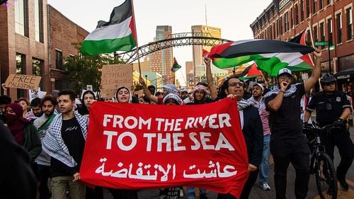 De la ce râu la ce mare? Studenții nu știu, dar sunt de acord cu sloganul/Un studiu publicat de un politolog american în Wall Street Journal