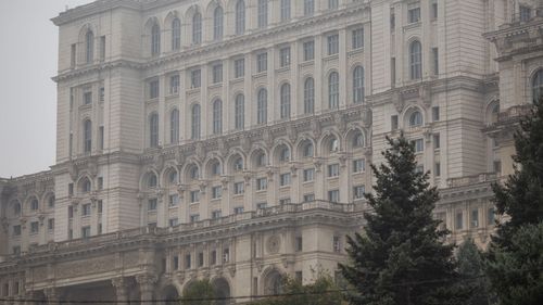 Noi reguli de acces în Parlament: Vizitatorii şi reprezentanţii presei vor putea intra doar pe baza certificatului verde. Cel puţin 50% dintre angajaţi vor intra în telemuncă