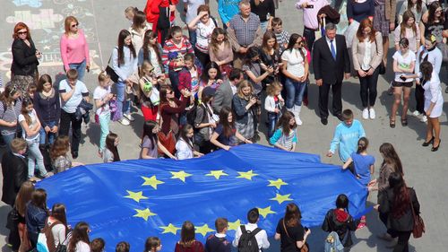 Sondaj INSCOP: 52,4% dintre români consideră că apartenenţa României la UE nu limitează prea mult independenţa naţională