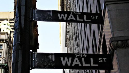 Bursa americană se prăbuşeşte după ameninţarea lui Trump cu tarife uriaşe pentru China