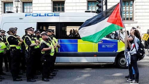 Poliţia britanică a arestat 425 de persoane la o manifestaţie în sprijinul Palestine Action