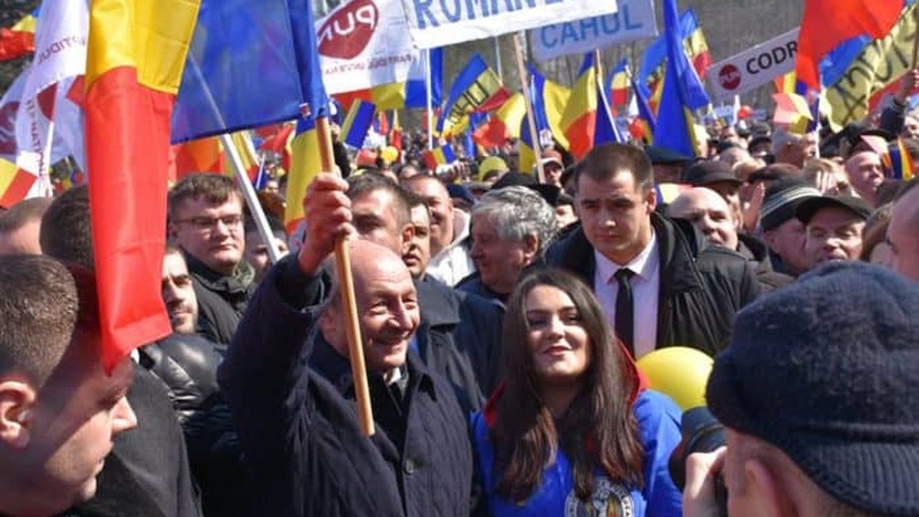 Băsescu le cere moldovenilor să-l voteze pe Andrei Năstase la primăria Chișinău