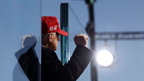 Trump anunță că Statele Unite au lovit sâmbătă un vas în largul coastelor Venezuelei / Se presupune că transporta droguri /  „Nu mai vin pe mare, aşa că acum va trebui să începem să căutăm pe uscat„