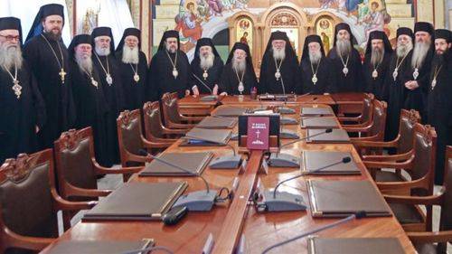 Biserica Ortodoxă din Grecia: Vaccinurile nu conţin microcipuri, nici celule embrionare / Sfândul Sinod îi îndeamnă pe credincioși să se vaccineze
