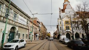 Membrii unei asociaţii din Timişoara, nevoiţi să se mute din sediul pe care l-au închiriat, după ce au fost ameninţaţi cu moartea şi atacaţi cu pietre de vecini / Fritz: Este scandalos că încă o dată agresorii au câștig de cauză