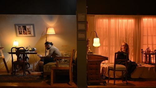 "Această istorie nu se poate rezuma pe TikTok!" Un challenge  din viața reală: ce au însemnat primii 35 de ani de libertate în România