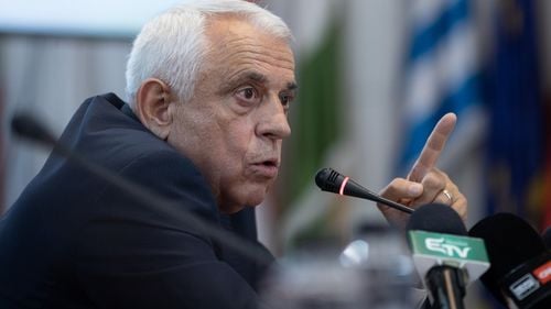 Petre Daea: „Vaca trece prin mari greutăți. A devenit dușmanul planetei, e responsabilă că avem atâta poluare / România are 2 milioane de vaci și 9 milioane de mașini, și unele au două țevi”