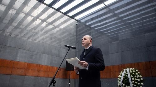 Consilierul premierului, Alexandru Muraru, cere autorităților să desființeze ”monumentul dedicat eroilor fostei Securităţi din Cimitirul Eroilor din Piteşti”