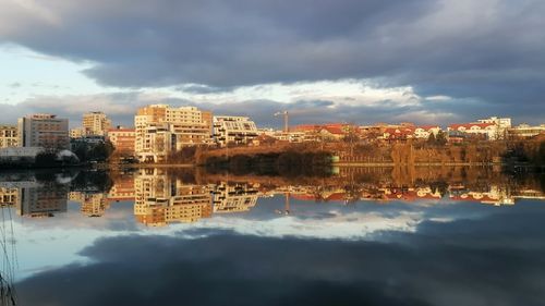 Analiză. "Dinamica surprinzătoare" a pieței rezidențiale locale: Prețurile cerute pe apartamentele din marile orașe ale României au crescut cu 13-39% de la început de 2020. Economist: "Este foarte probabil să asistăm la o încetinire a creșterii sau chiar la stagnare"