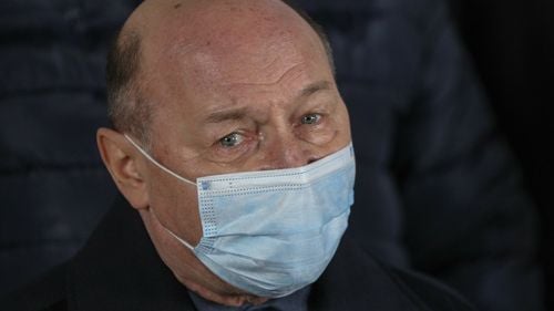 Surse: Medicii i-au transmis fostului președinte Traian Băsescu să își pregătească aparatul de oxigen
