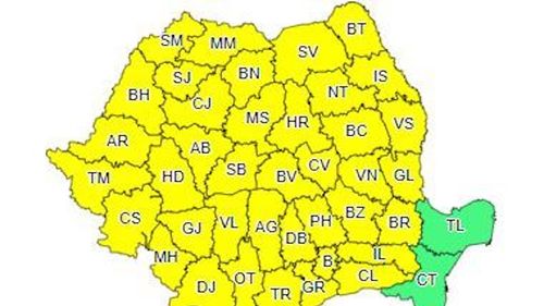 Cod galben de ploi, descărcări electrice, vijelii şi grindină, în aproape toată ţara, până joi seară