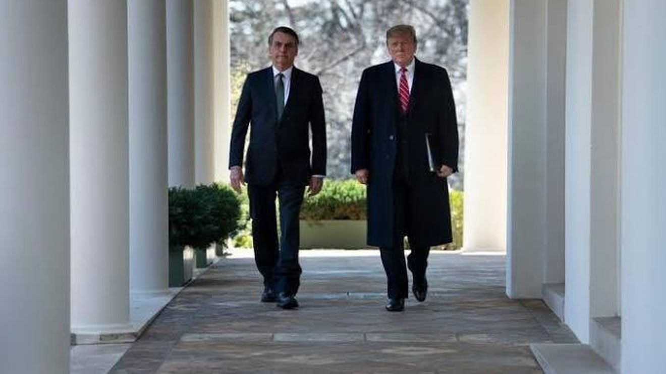 Presa braziliană scrie că președintele Jair Bolsonaro ar fi infectat cu coronavirus. Demnitarul a negat