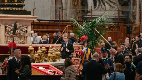 Creştere de peste patru ori a numărului de bilete cumpărate de către români cu destinaţia Roma, în ultima săptămână, pentru a merge la funeraliile Papei Francisc