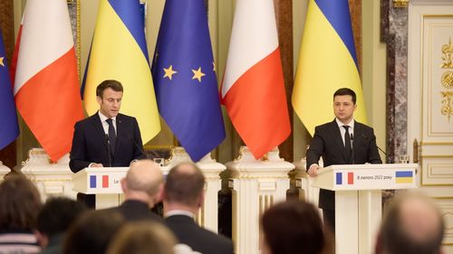 Zelenski a discutat cu Macron despre ajutorul militar al Franței, inclusiv despre „armament greu” și despre aderarea Ucrainei la Uniunea Europeană
