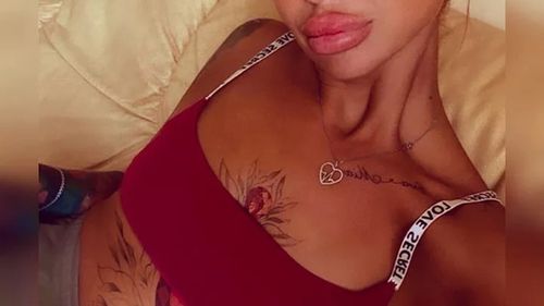 Rușii anunță că au respins cererea de cetățenie a Olgăi Valeeva, fostă Miss Crimeea / Luna trecută a fost amendată cu 40 de mii de ruble pentru că a cântat melodia ucraineană „Chervona Kalina”