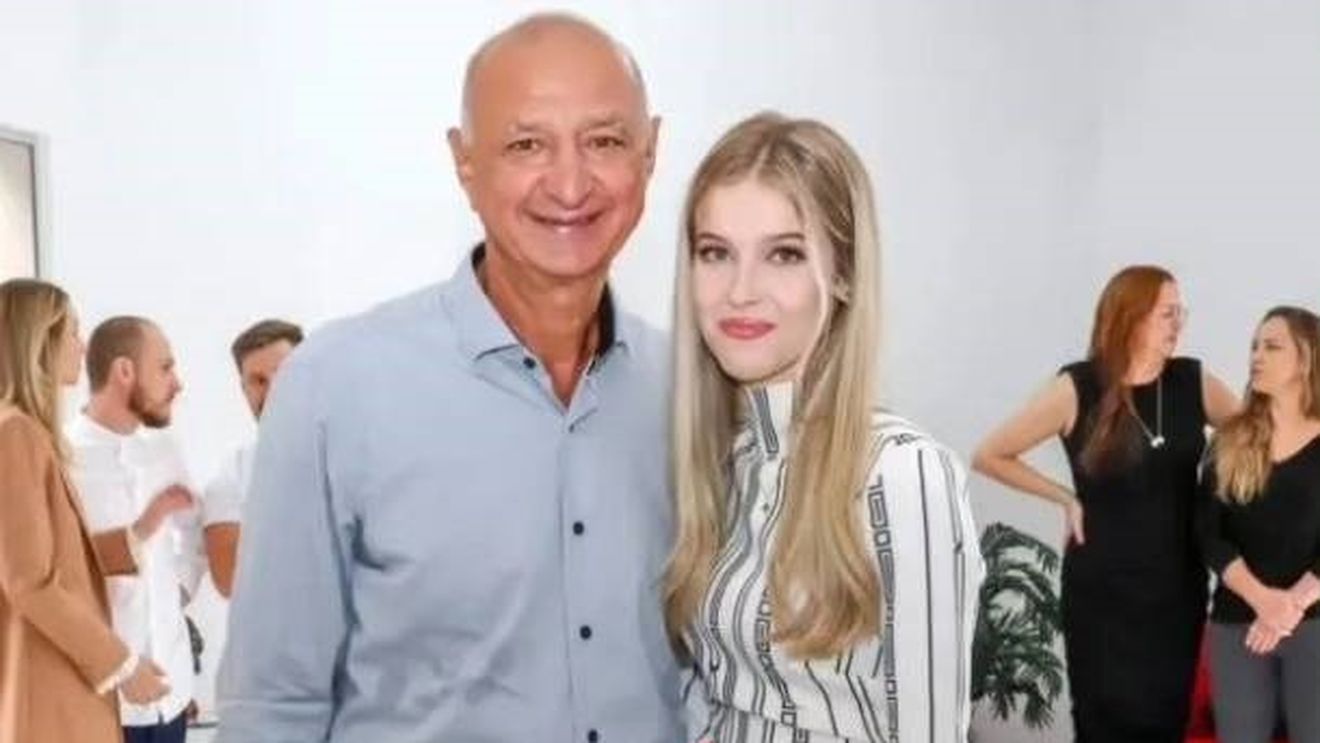Un primar de 65 de ani din Brazilia s-a căsătorit cu o fată care abia a împlinit 16 ani după ce a angajat-o pe mama ei la primărie / Procurorii cercetează dacă primarul și-a folosit influența pentru a angaja rudele fetei 