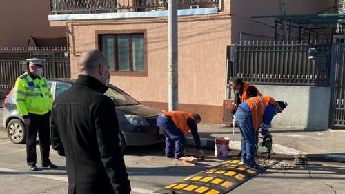 Șapte limitatoare de viteză montate pe strada Mențiunii, unde două fete au fost ucise într-un accident