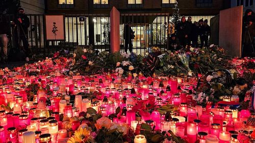 Zi de doliu pentru victimele atacului armat de la Praga / Prim-ministrul Petr Fiala a chemat la un minut de reculegere la amiază