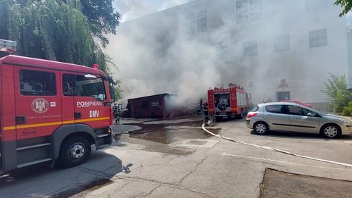 UPDATE: Incendiul izbucnit la o anexă a Operei Naționale București a fost stins, nu există victime și nici pagube însemnate