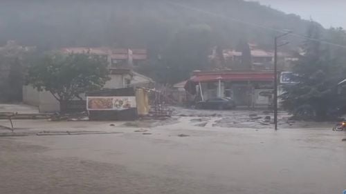 Cel puţin trei morţi în Bulgaria, într-o stațiune la Marea Neagră, inclusiv doi salvatori / Mii de persoane au fost nevoite să-şi evacueze locuinţele din cauza inundațiilor