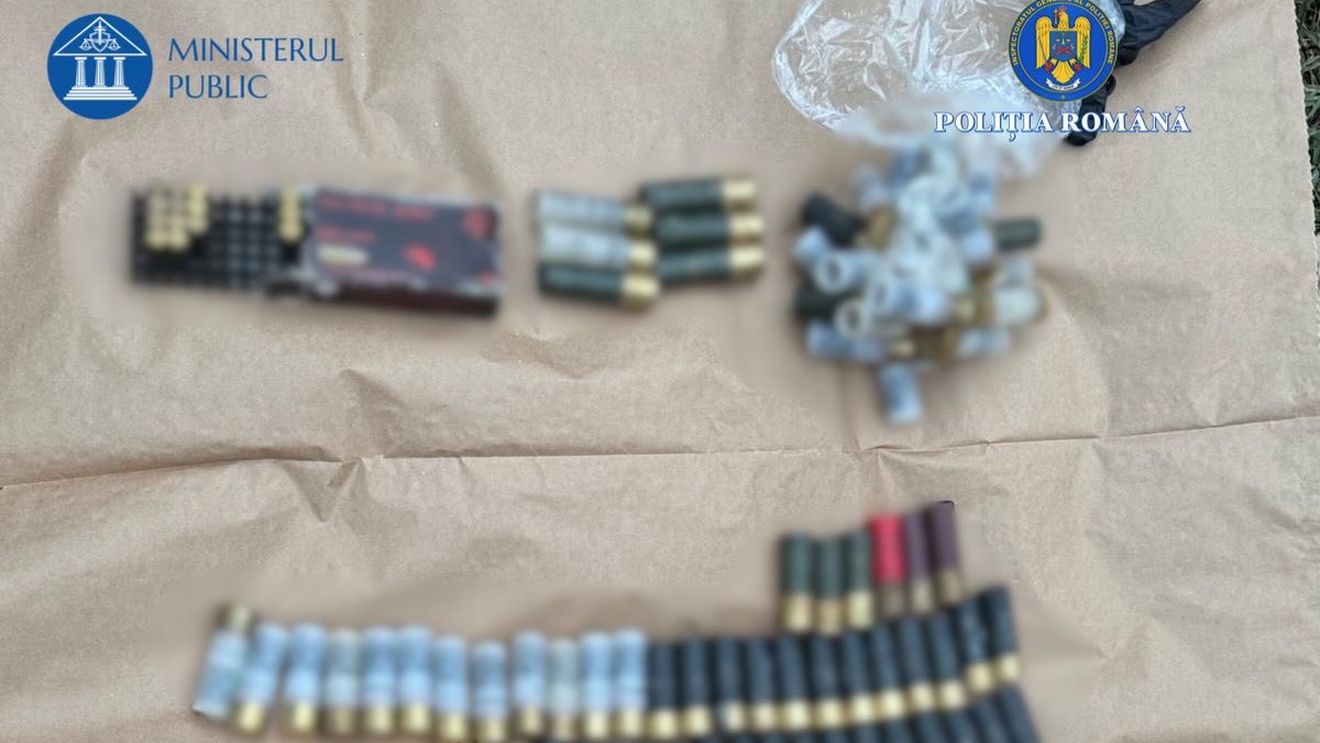 Un bărbat din județul Dâmbovița a fost reținut într-un dosar de contrabandă calificată și nerespectare a regimului armelor și al munițiilor / Este acuzat că ar fi vândut două arme letale aduse ilegal din Turcia pentru 4.500 de euro