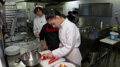 Patronii afacerilor de pe litoral au renunțat la angajații străini și caută din nou români. „Nu veneau niciodată la program”