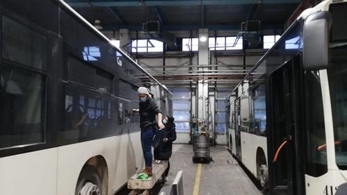 Nicușor Dan: Vehiculele STB pe care scrie „Primăria Capitalei” vor fi decolantate, iar spațiul va fi vândut pentru reclame comerciale. Știm cu toții că sunt ale primăriei, nu e nevoie ca acest lucru să fie scris peste tot