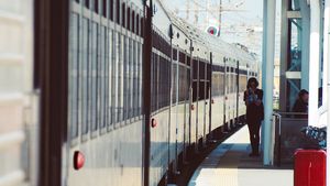 Circulaţie feroviară a fost afectată în gara Braşov din cauza unui tren de călători defect