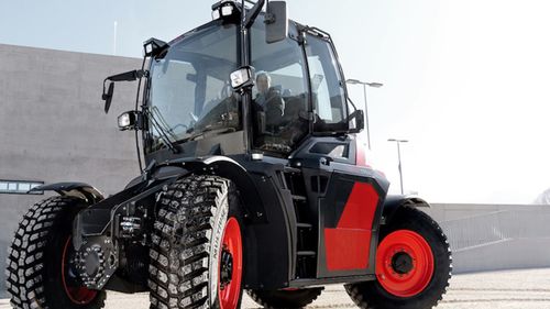 Investiție de 400 de milioane de euro, într-o fabrică de tractoare, în Arad / 400 de mașini agricole vor fi produse anual, începând din 2023