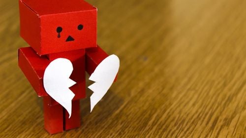 Abia te-ai despărțit și suferi? Consolează-te cu secvențe amuzante din despărțirile altora, expuse într-un muzeu inedit din Croația/ Povestea celor care l-au înființat. Desigur, despărțiți acum