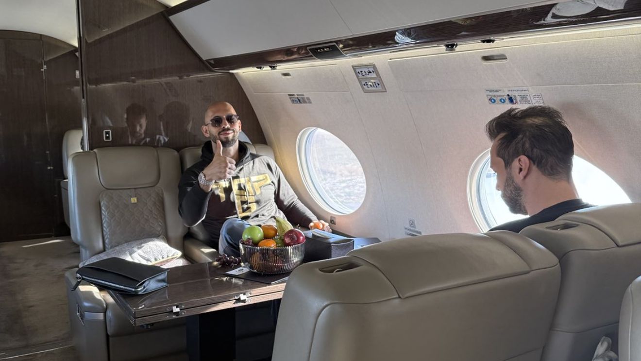 UPDATE Frații Tate revin în România la bordul unui avion privat / Cei doi trebuie să se prezinte luni la Poliție, în cadrul măsurilor de control judiciar