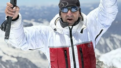 Alpinistul român Horia Colibășanu a cucerit vârful Nanga Parbat, de 8.125 m - al 11-lea optmiar din Himalaya. Colibășanu se întoarce acasă: După aproape o zi întreagă de coborâre, am ajuns ieri seară în tabăra de bază