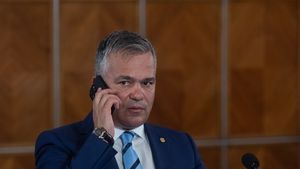 Adrian Veștea: Nu sunt pucist. Miercuri mi-a propus Nicușor Dan să fiu premier. Voiam să merg pe muntele Athos să mă rog pentru băiatul meu care dă bacul. Nicușor Dan să negocieze cu USR. Nu vom reduce TVA