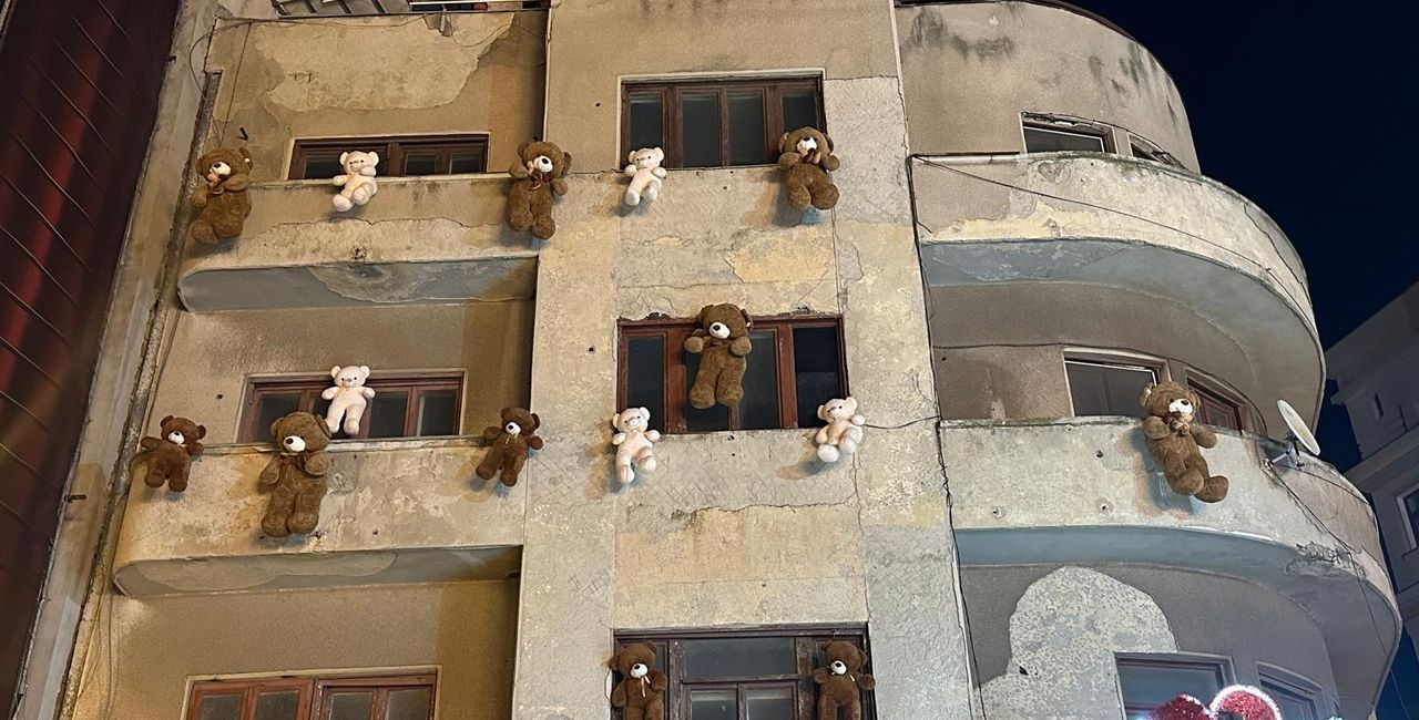 VIDEO FOTO Cum arată și ce prețuri sunt la târgurile de Crăciun din marile orașe: La Constanța e scump ca la Cluj Napoca / 40 de lei, două sarmale în Sibiu / Cum e la Brașov, Timișoara, Alba Iulia și Galați