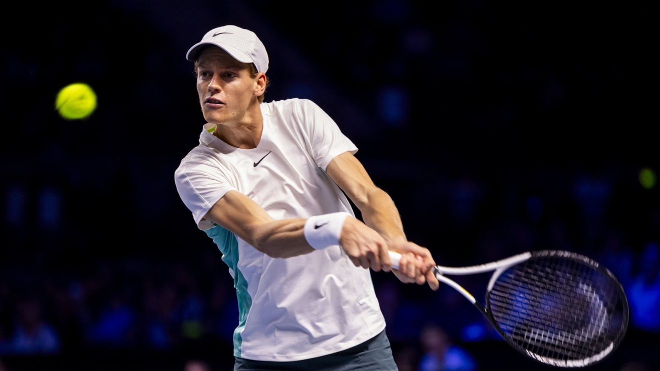 Jannik Sinner l-a învins pe Novak Djokovic la Turneul Campionilor
