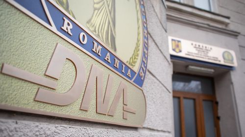 DNA a trimis în judecată 26 de persoane şi firme, între care comisari ai Gărzii de Mediu Botoşani şi angajaţi ai Agenţiei pentru Protecţia Mediului Botoşani pentru că au protejat interesele unor firme care nu respectau normele de mediu