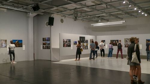 Ministerul Afacerilor Externe, acuzat că a rătăcit prin ambasade sute de lucrări din patrimoniul național. Muzeul de Artă Contemporană cere în instanță restituirea operelor sau plata a 2 milioane de euro