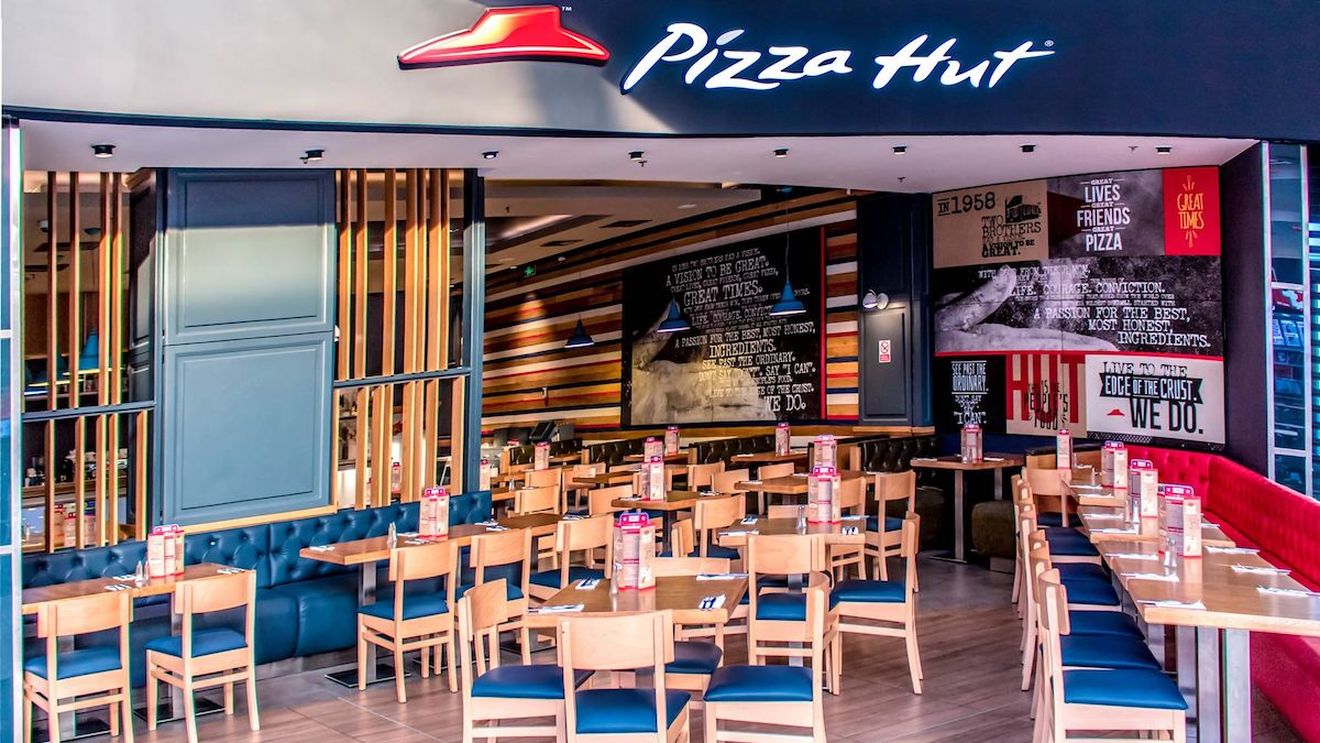 Restaurantul Pizza Hut din Shopping City Timișoara, închis temporar de OPC / Inspectorii au găsit gândaci în bucătărie